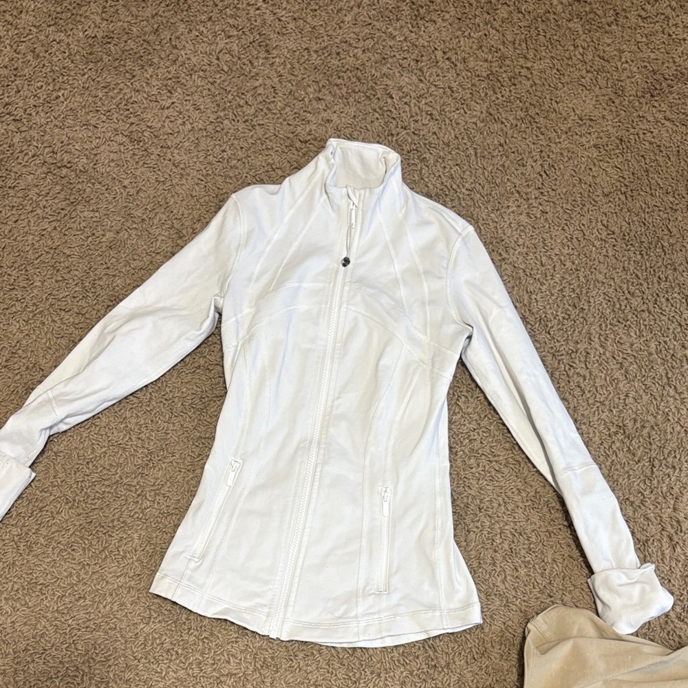White Lulu define jacket
